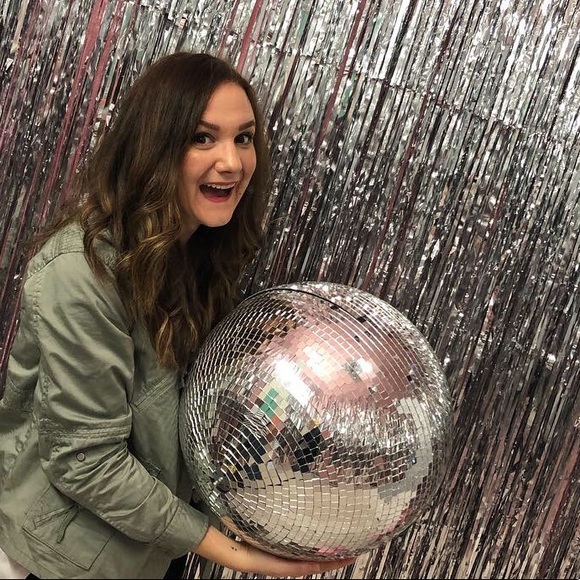 Meet your Posher, Danielle - Picture 1 of 1